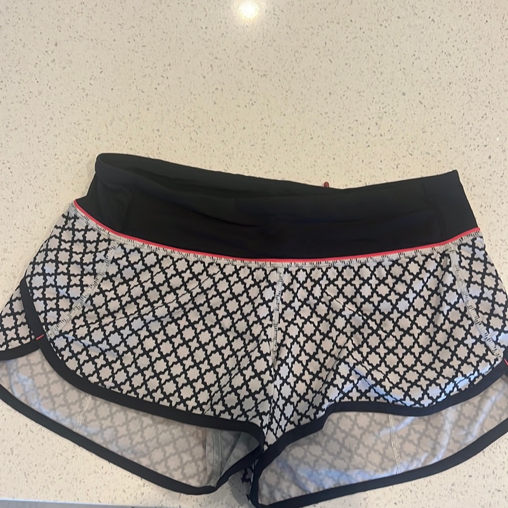 Lululemon speed up shorts 2.5 size 4